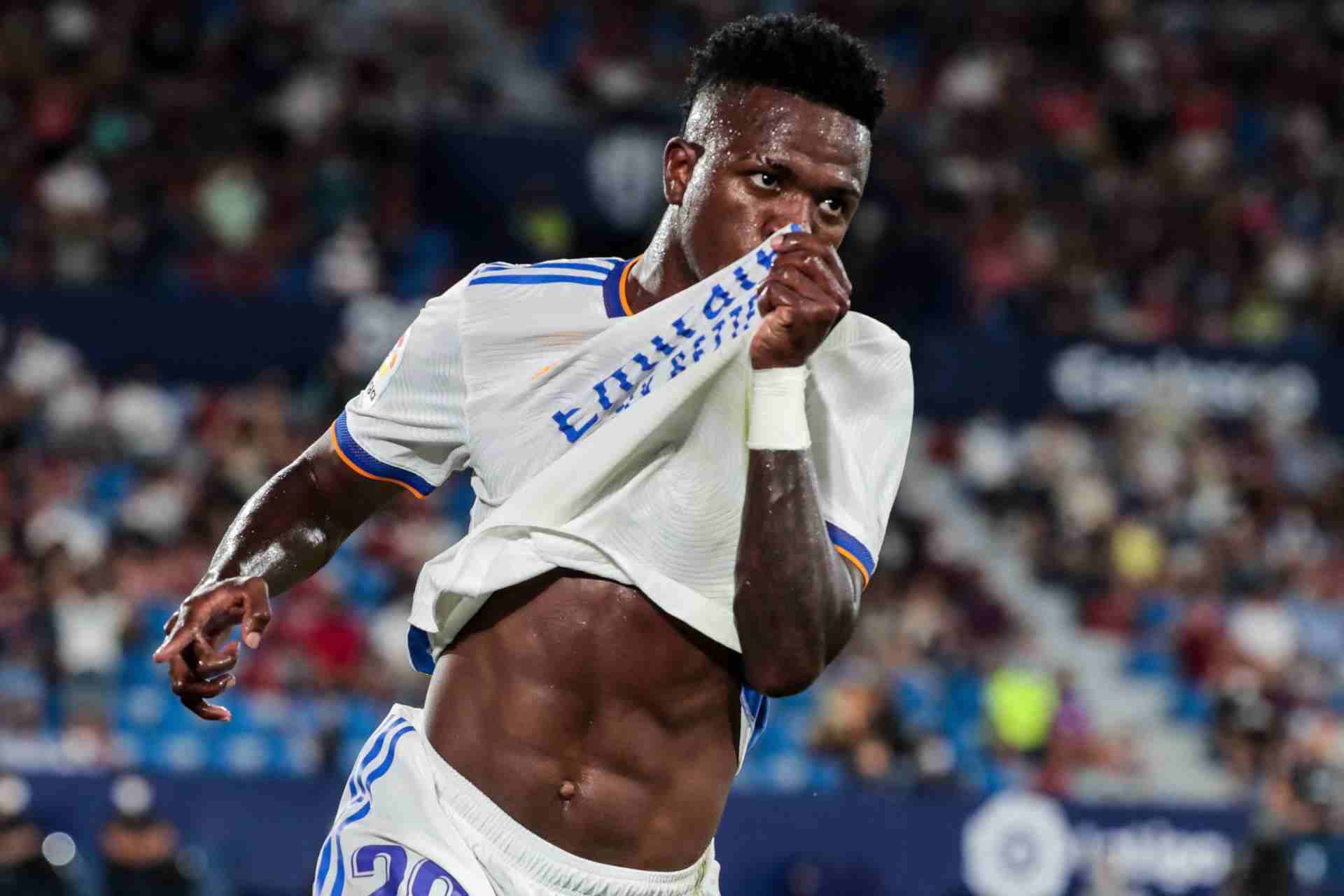 Vinícius Júnior thất vọng sau trận đấu tại Bernabéu